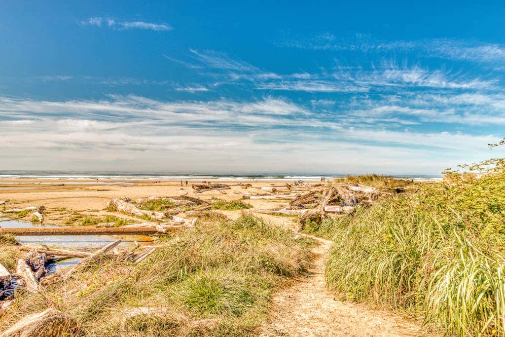 Private Hot Tub & Easy Access to the Beach - Dogs are Welcome