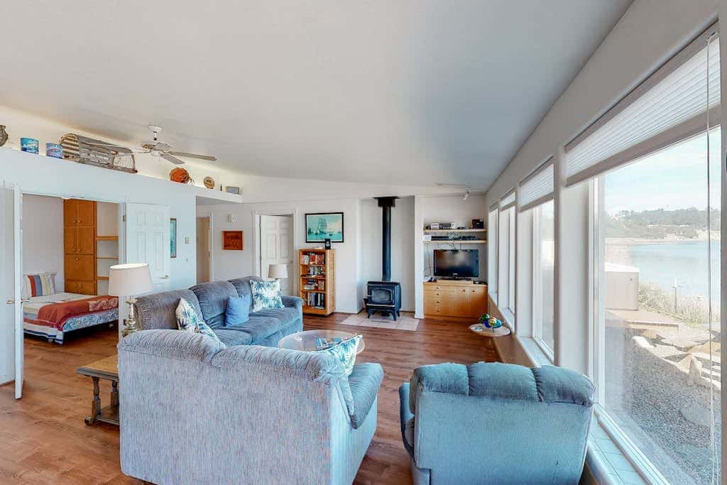 Dog-Friendly Bayfront Home with Private Hot Tub, Water & Bridge Views, Free WiFi