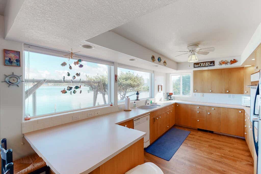 Dog-Friendly Bayfront Home with Private Hot Tub, Water & Bridge Views, Free WiFi