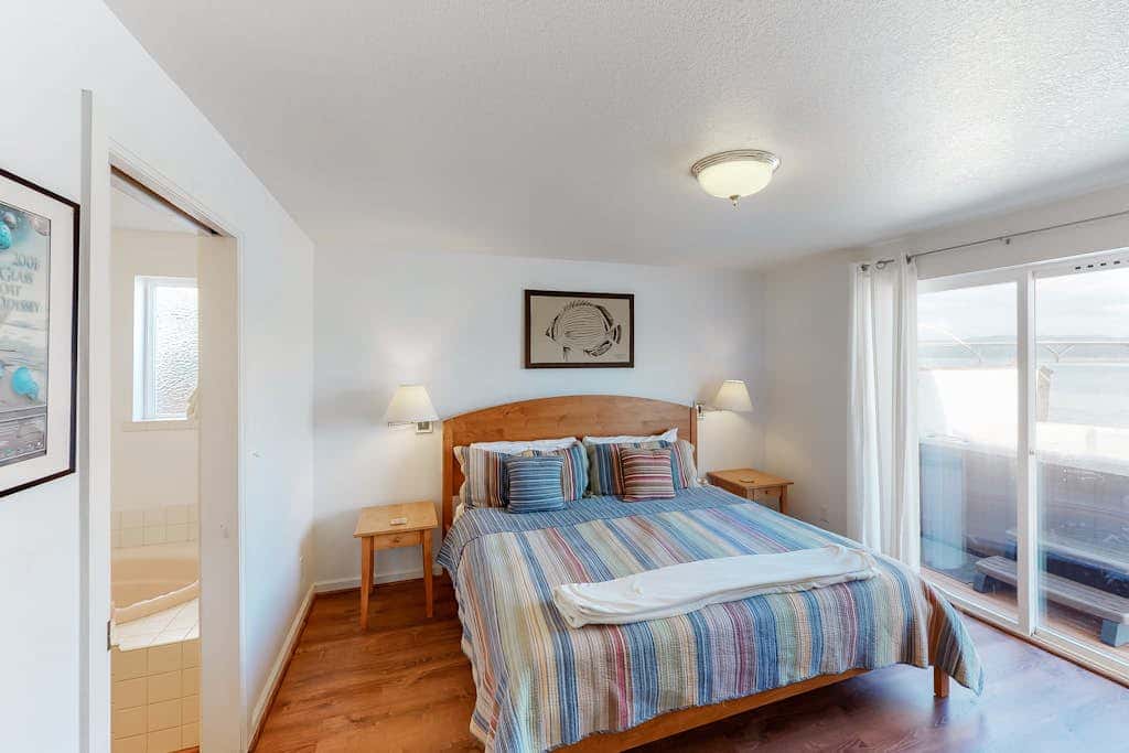 Dog-Friendly Bayfront Home with Private Hot Tub, Water & Bridge Views, Free WiFi