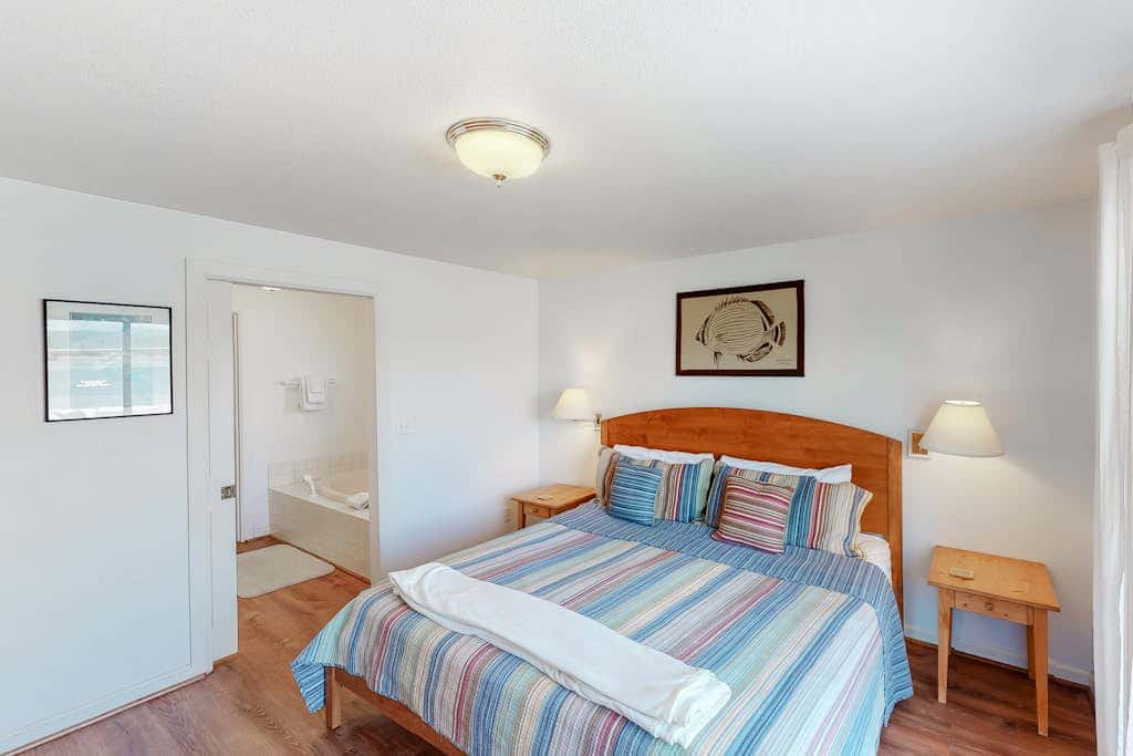 Dog-Friendly Bayfront Home with Private Hot Tub, Water & Bridge Views, Free WiFi