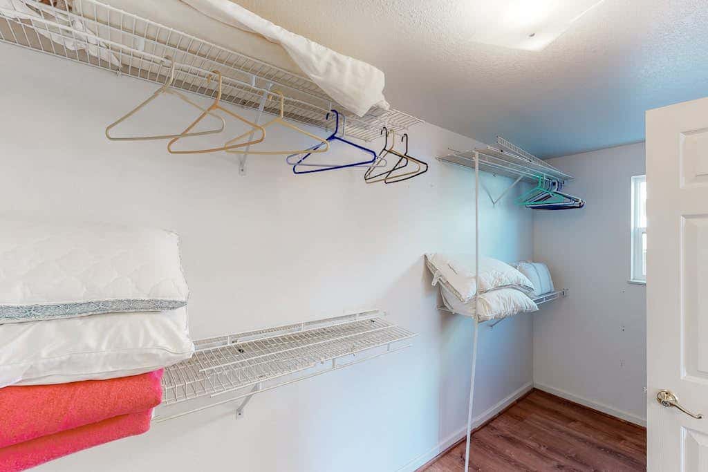 Dog-Friendly Bayfront Home with Private Hot Tub, Water & Bridge Views, Free WiFi