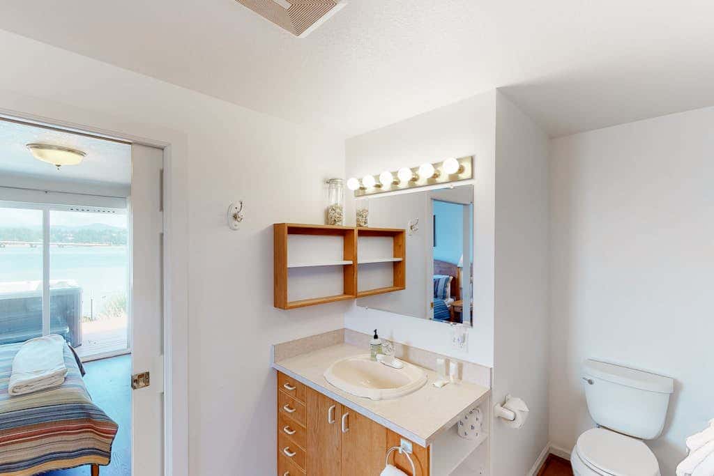 Dog-Friendly Bayfront Home with Private Hot Tub, Water & Bridge Views, Free WiFi