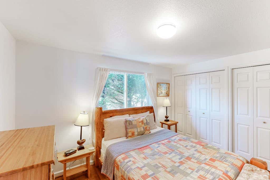 Dog-Friendly Bayfront Home with Private Hot Tub, Water & Bridge Views, Free WiFi