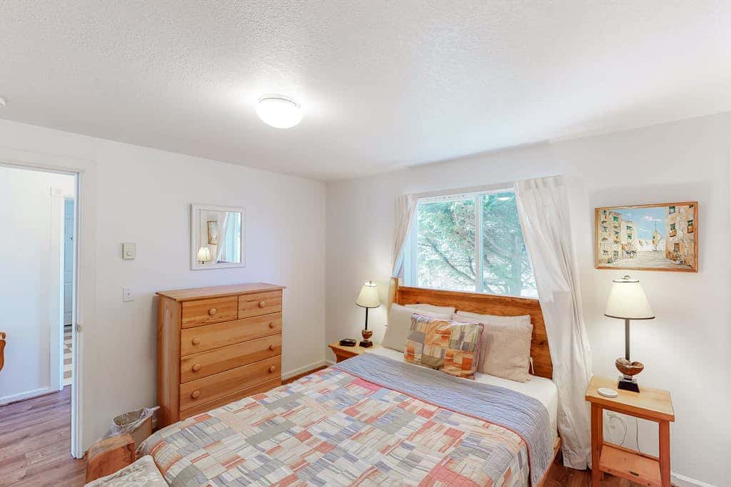 Dog-Friendly Bayfront Home with Private Hot Tub, Water & Bridge Views, Free WiFi