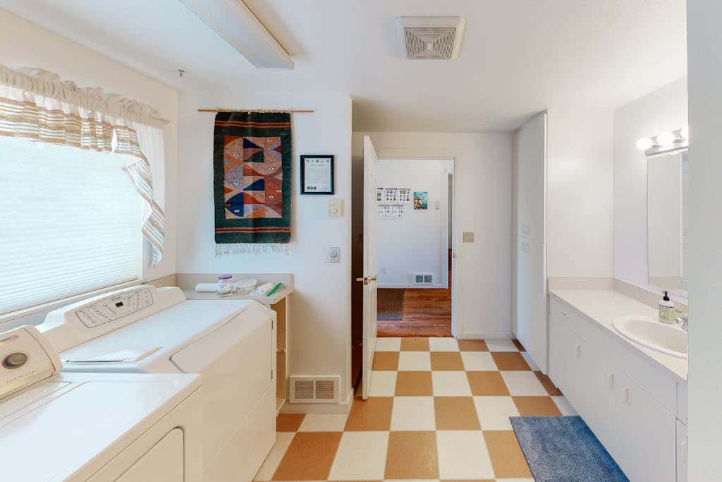 Dog-Friendly Bayfront Home with Private Hot Tub, Water & Bridge Views, Free WiFi