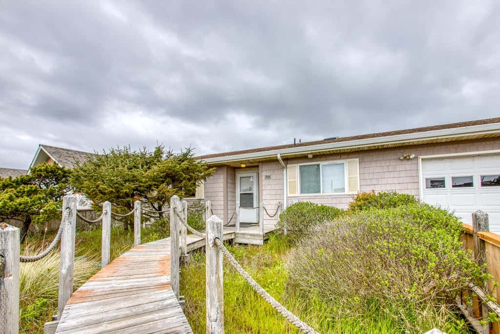 Dog-Friendly Bayfront Home with Private Hot Tub, Water & Bridge Views, Free WiFi
