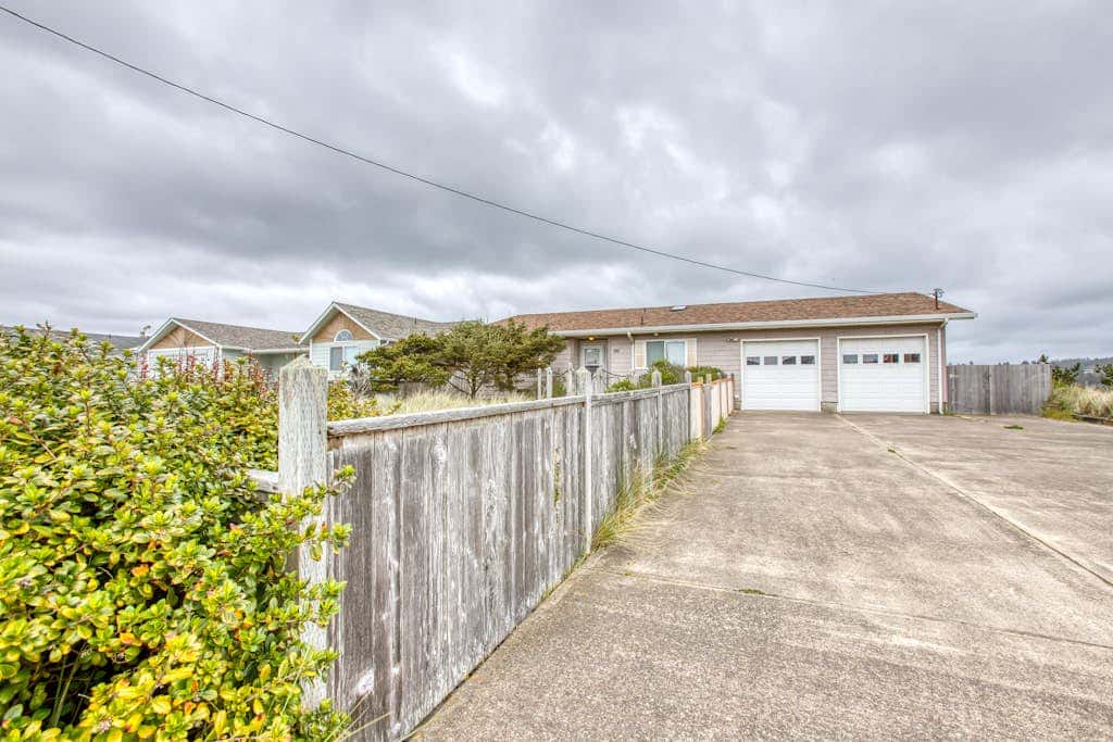 Dog-Friendly Bayfront Home with Private Hot Tub, Water & Bridge Views, Free WiFi