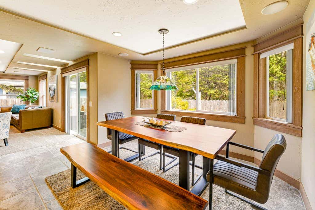 Luxurious home with 3 suites, 3 fireplaces, game room & hot tub - walk to beach