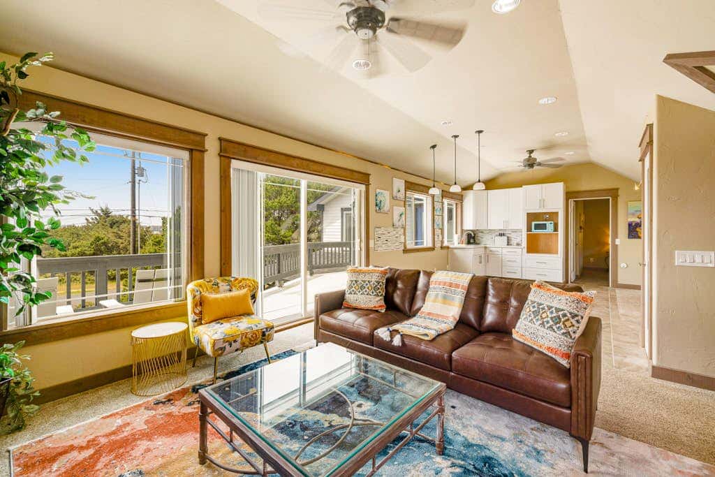 Luxurious home with 3 suites, 3 fireplaces, game room & hot tub - walk to beach