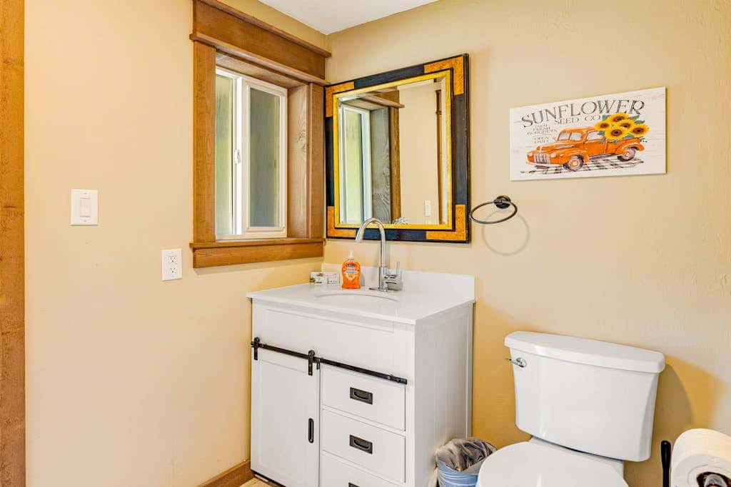 Luxurious home with 3 suites, 3 fireplaces, game room & hot tub - walk to beach