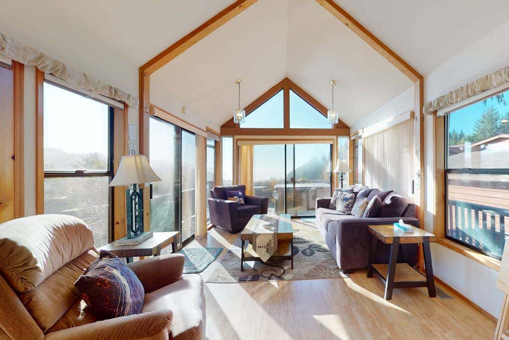 Tranquil dog-friendly coastal escape with private hot tub, patio, & nature views