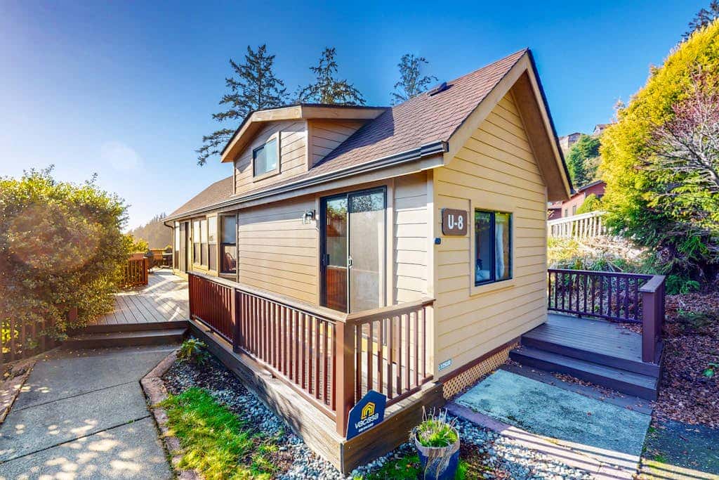 Tranquil dog-friendly coastal escape with private hot tub, patio, & nature views