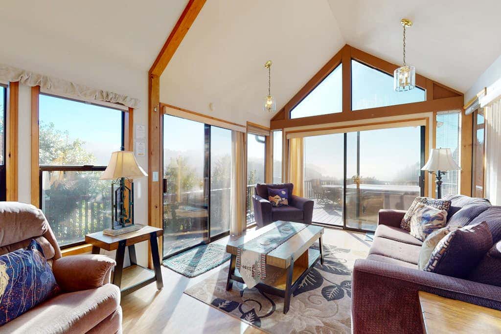 Tranquil dog-friendly coastal escape with private hot tub, patio, & nature views