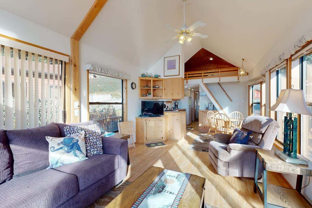Tranquil dog-friendly coastal escape with private hot tub, patio, & nature views