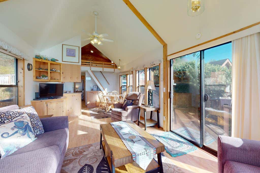 Tranquil dog-friendly coastal escape with private hot tub, patio, & nature views