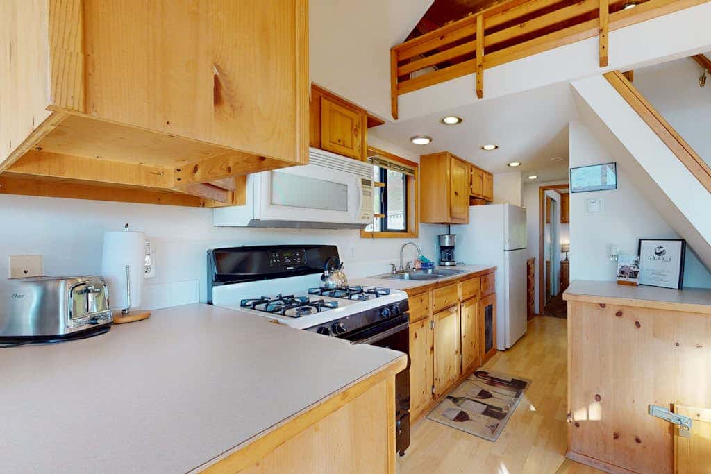 Tranquil dog-friendly coastal escape with private hot tub, patio, & nature views