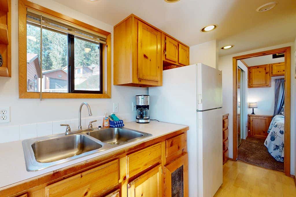 Tranquil dog-friendly coastal escape with private hot tub, patio, & nature views
