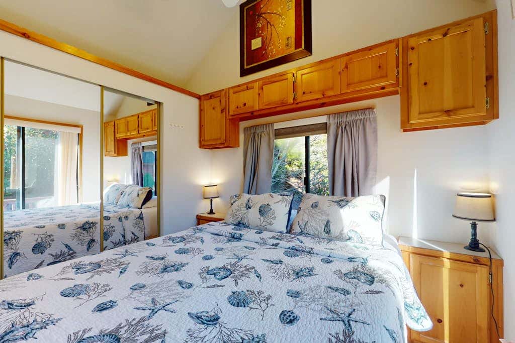 Tranquil dog-friendly coastal escape with private hot tub, patio, & nature views