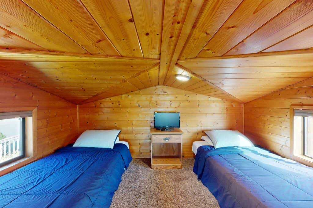 Tranquil dog-friendly coastal escape with private hot tub, patio, & nature views
