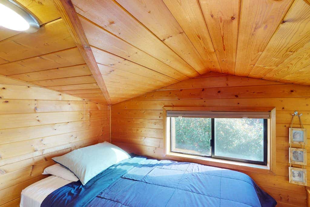 Tranquil dog-friendly coastal escape with private hot tub, patio, & nature views