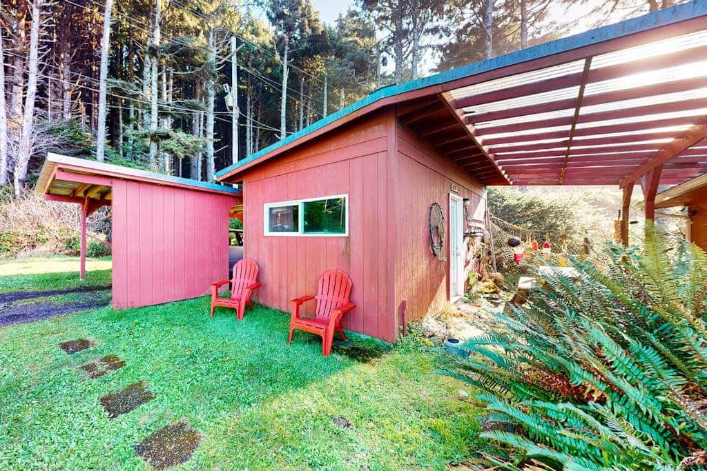 Cottage with Panoramic Ocean Views in Quiet Area - Dogs OK