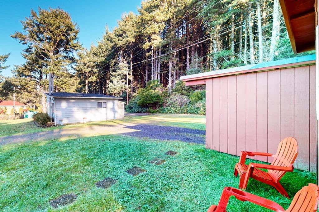 Cottage with Panoramic Ocean Views in Quiet Area - Dogs OK