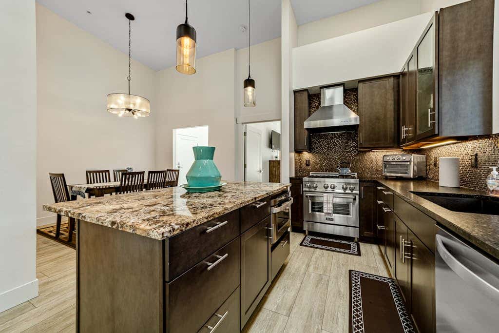 Stunning apt near the ocean with gas fireplace, partial water views & grill