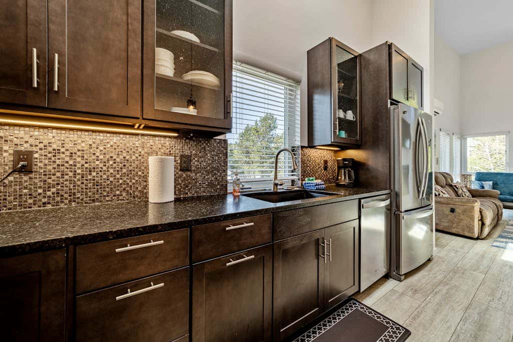 Stunning apt near the ocean with gas fireplace, partial water views & grill