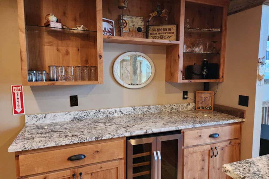Lakefront home with wraparound deck, modern appliances, WiFI & dog-friendly