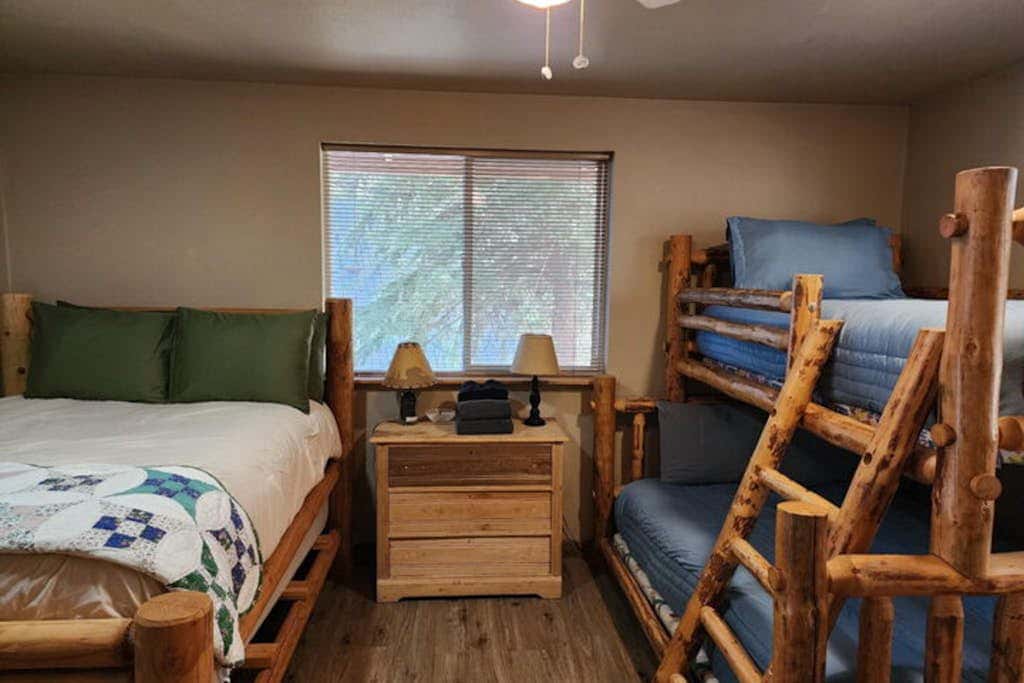Lakefront home with wraparound deck, modern appliances, WiFI & dog-friendly