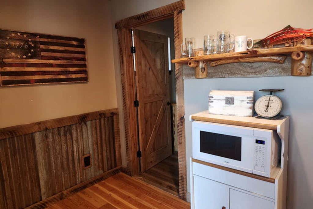 Lakefront home with wraparound deck, modern appliances, WiFI & dog-friendly