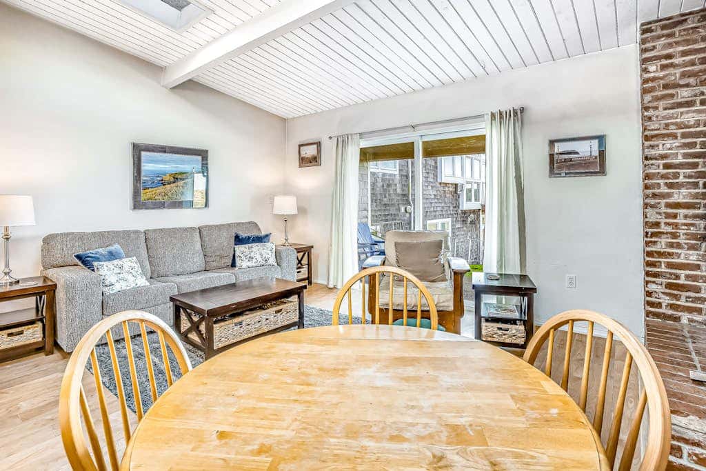 Oceanfront condo - walk to beach & Gearhart Golf Links