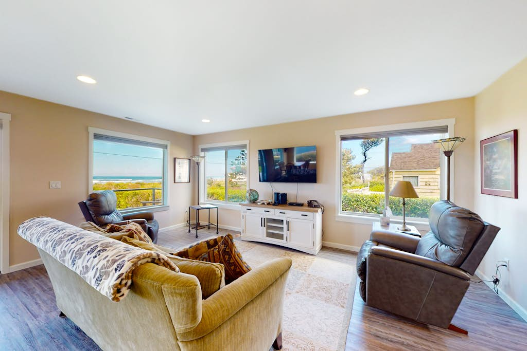 Bright, modern home with great ocean views & deck - walk to the beach