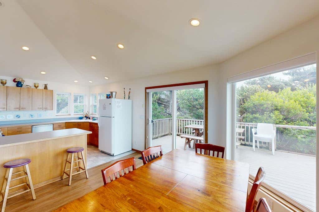 Stunning beachfront home with sweeping ocean views, firepit, fireplace, balcony