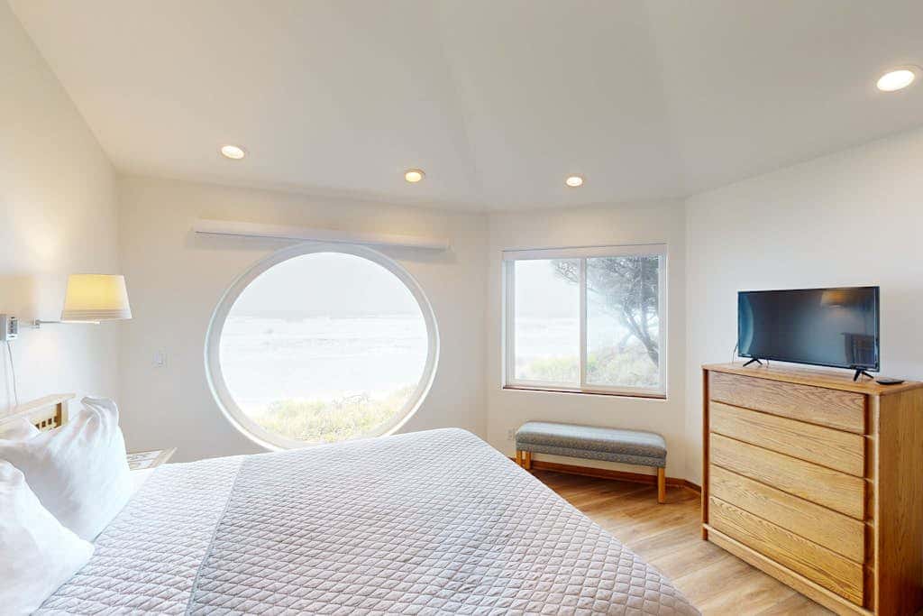 Stunning beachfront home with sweeping ocean views, firepit, fireplace, balcony