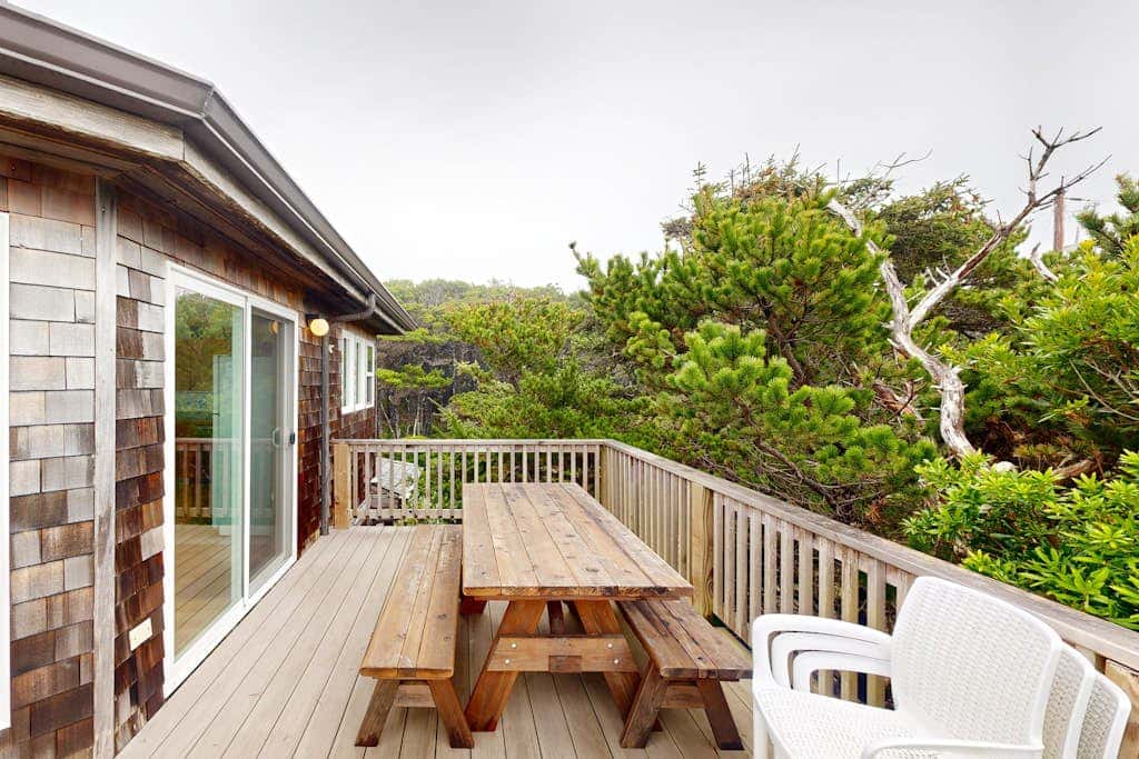 Stunning beachfront home with sweeping ocean views, firepit, fireplace, balcony