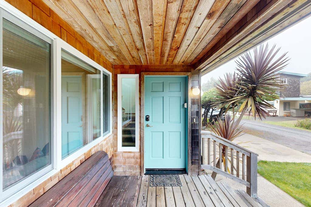 Stunning beachfront home with sweeping ocean views, firepit, fireplace, balcony