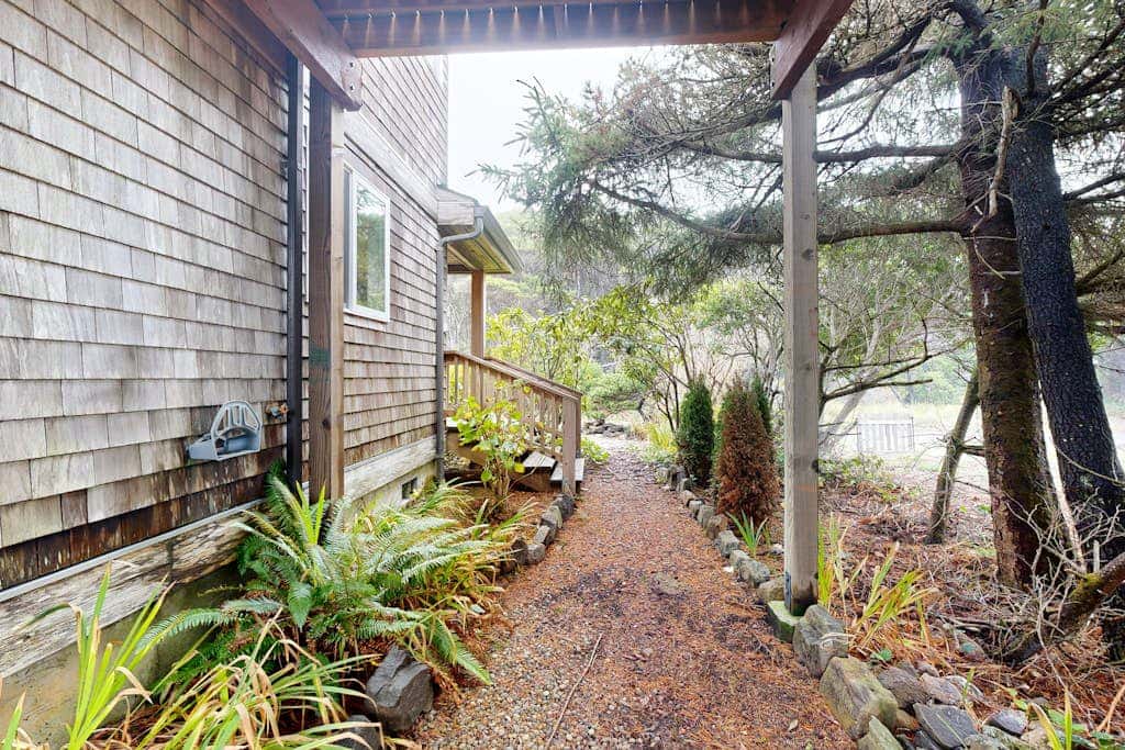 Stunning beachfront home with sweeping ocean views, firepit, fireplace, balcony