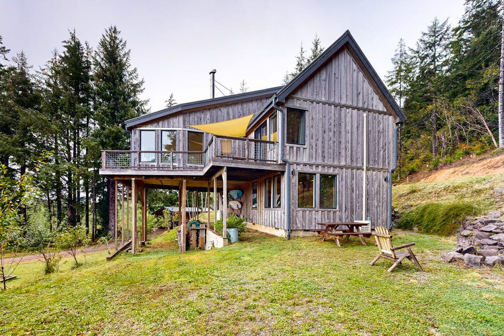 Dog-friendly gem on 10 acres with sweeping view - minutes to Oregon Dunes