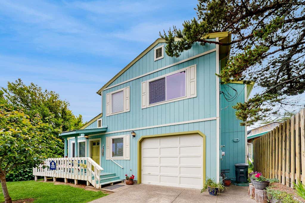 Coastal, Dog-Friendly Home in Great Location - Six Blocks from Nye Beach