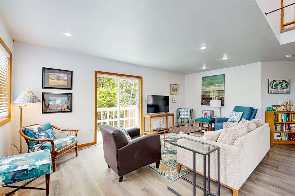 Coastal, Dog-Friendly Home in Great Location - Six Blocks from Nye Beach
