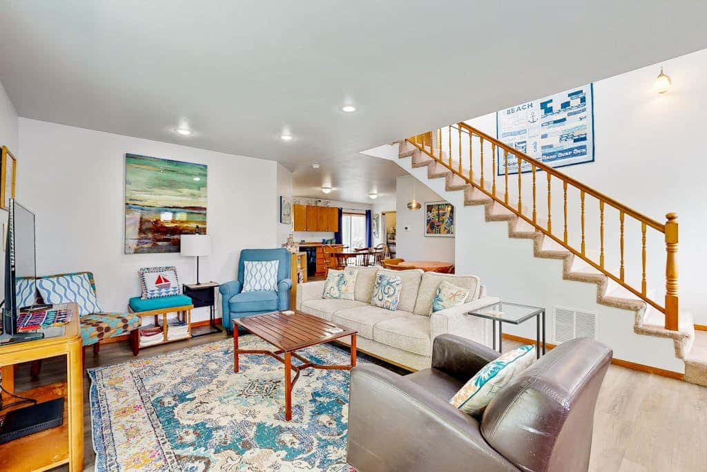 Coastal, Dog-Friendly Home in Great Location - Six Blocks from Nye Beach