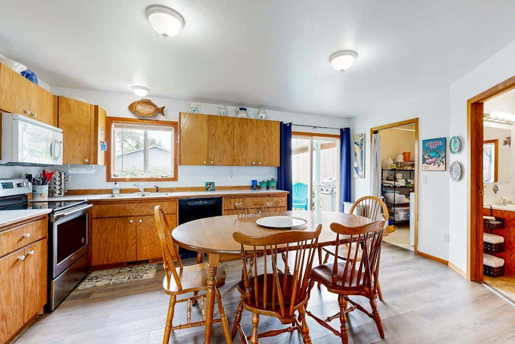 Coastal, Dog-Friendly Home in Great Location - Six Blocks from Nye Beach