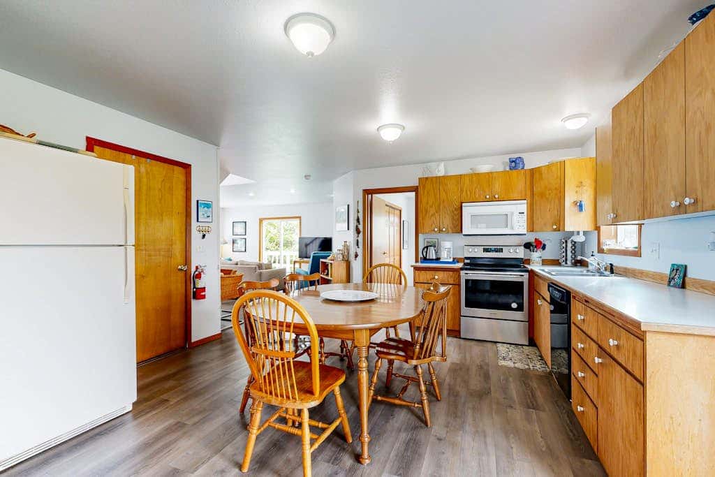 Coastal, Dog-Friendly Home in Great Location - Six Blocks from Nye Beach