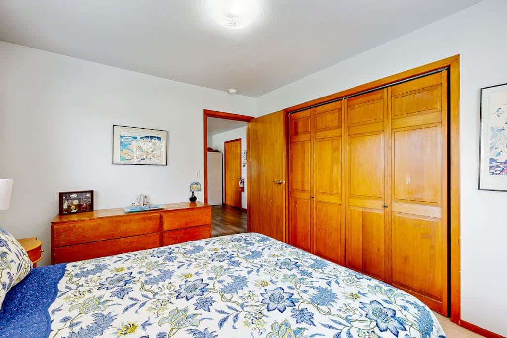 Coastal, Dog-Friendly Home in Great Location - Six Blocks from Nye Beach