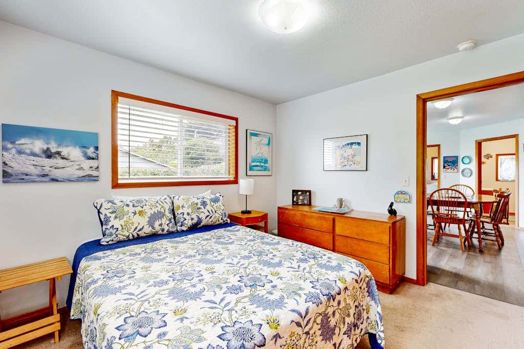 Coastal, Dog-Friendly Home in Great Location - Six Blocks from Nye Beach