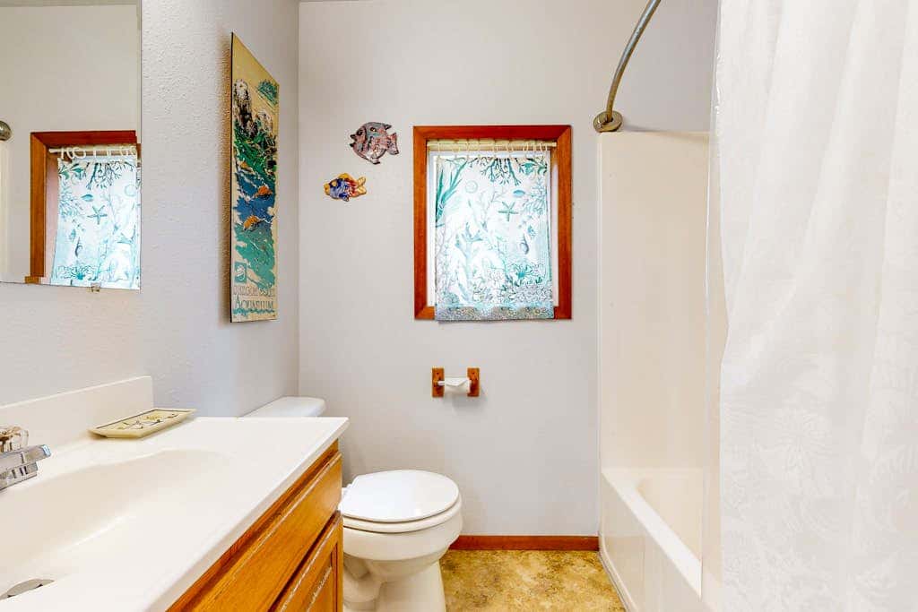 Coastal, Dog-Friendly Home in Great Location - Six Blocks from Nye Beach