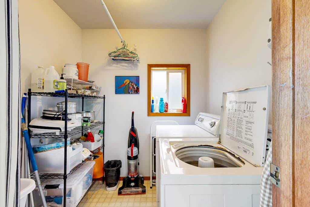 Coastal, Dog-Friendly Home in Great Location - Six Blocks from Nye Beach