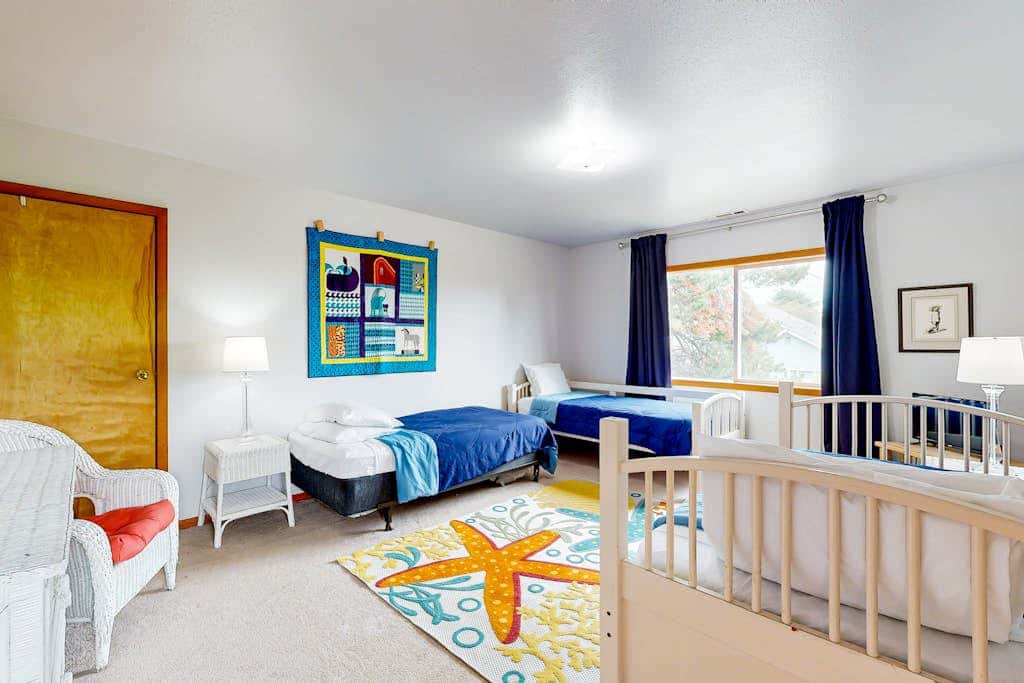 Coastal, Dog-Friendly Home in Great Location - Six Blocks from Nye Beach
